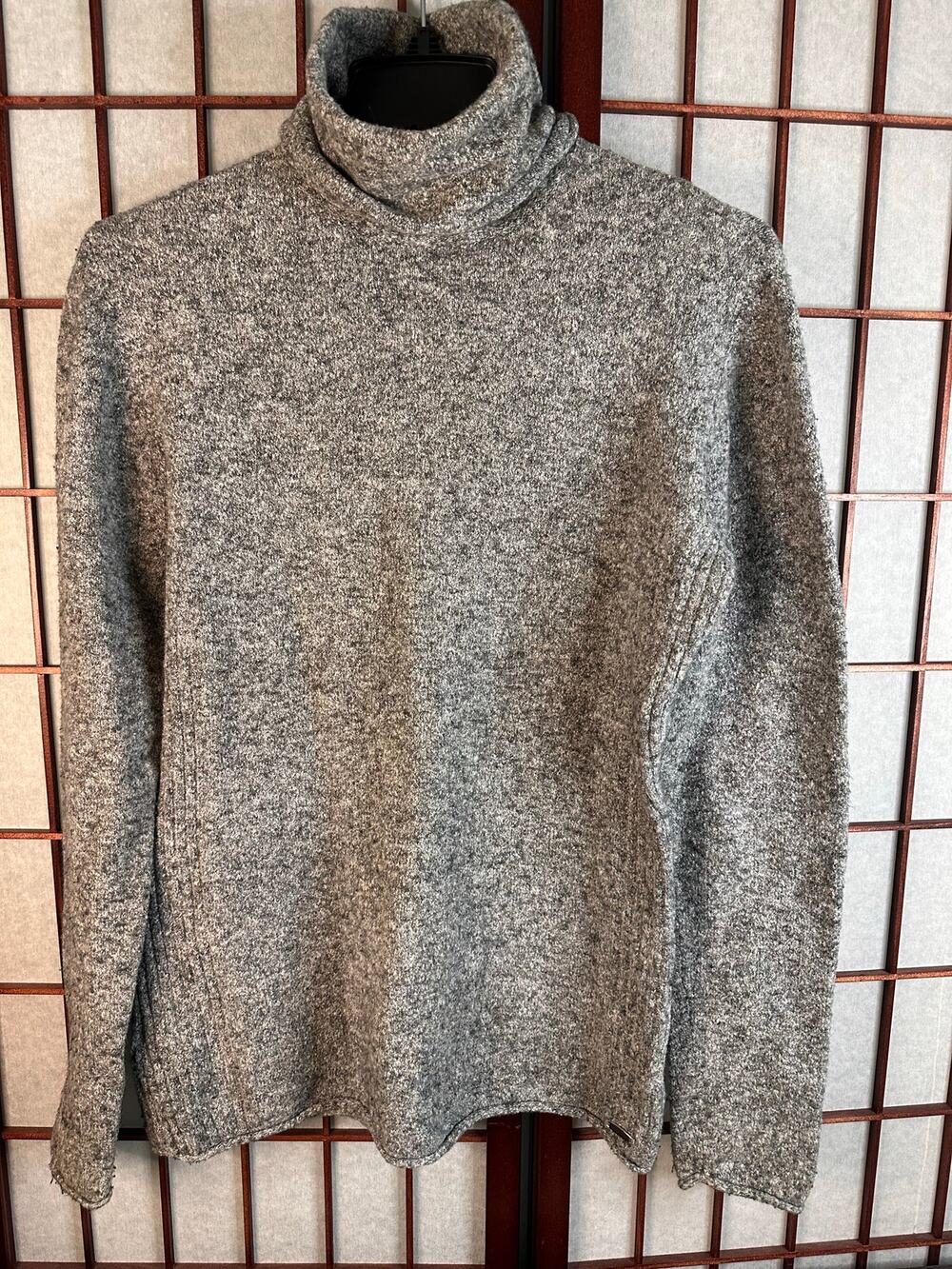 Columbia Women's Long sweater Marled black and white size Large